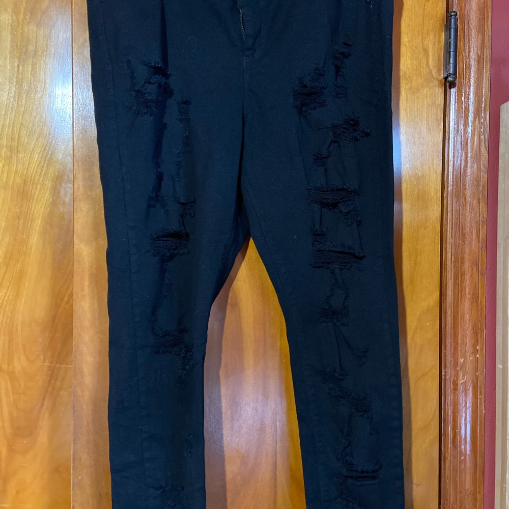 Women’s distressed jeans